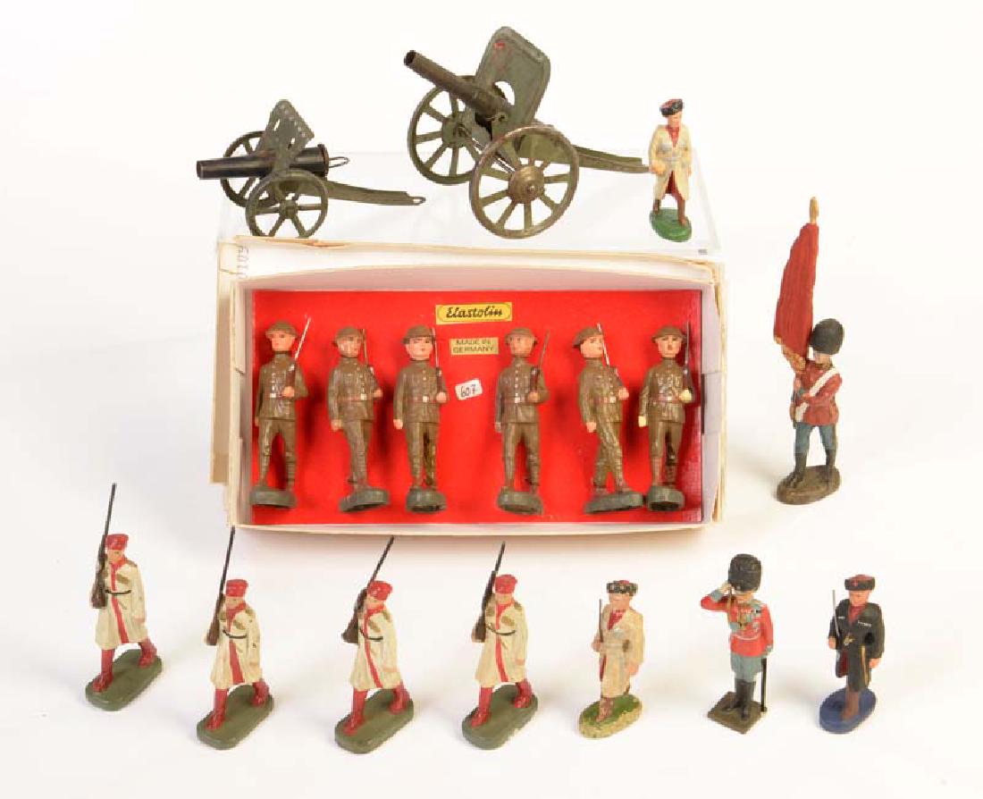 Elastolin, 15 Militaerfiguren + 2 Geschuetze (1 of 1)