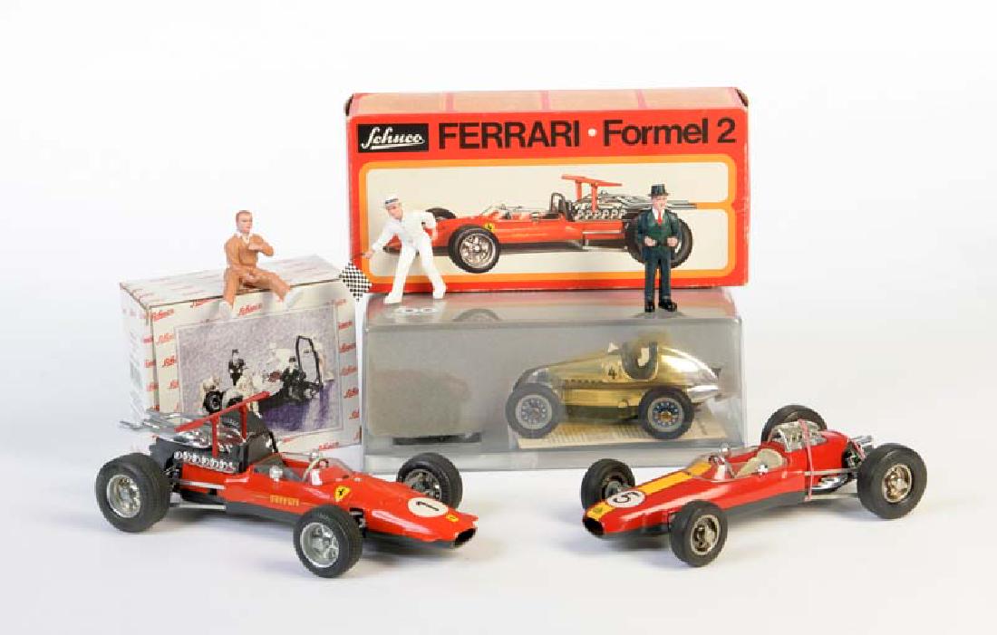 Schuco, 2 Formel Rennwagen, Studio Rennwagen + Figuren (1 of 1)