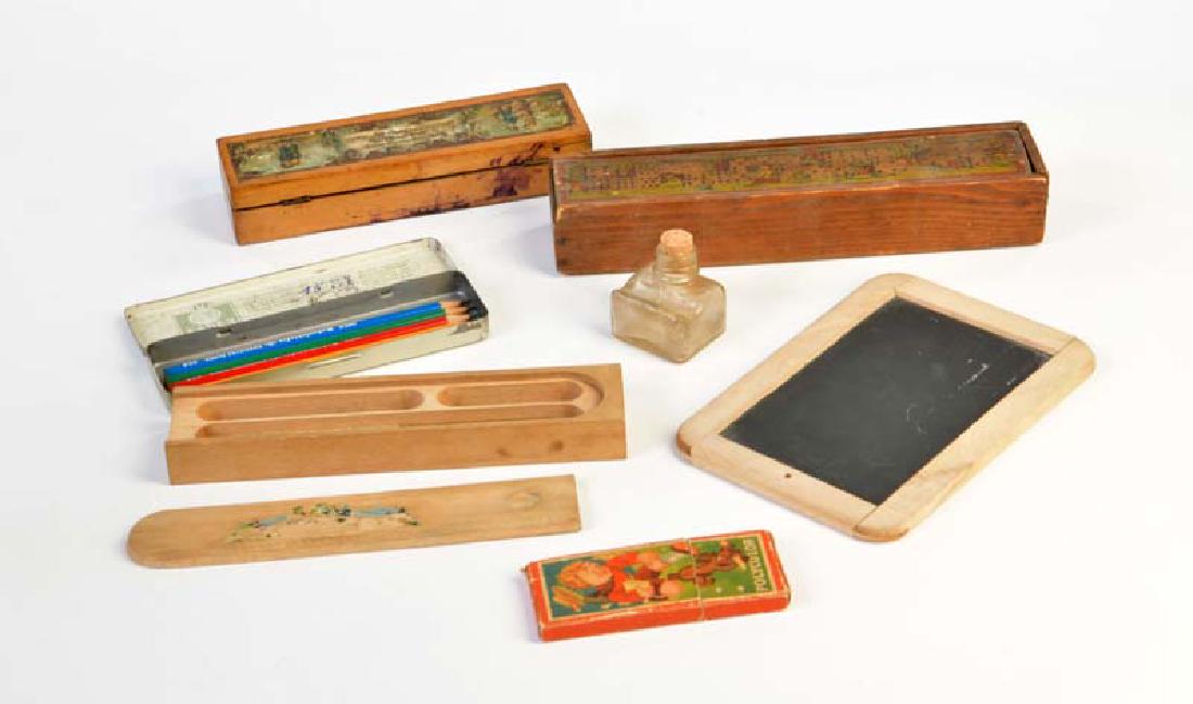Umfangreiches Konvolut alte Schulsachen: Extensive Bundle of old School Supplies, Filler, Ink Bottle, Springs + Domino Game, traces of age, please inspect