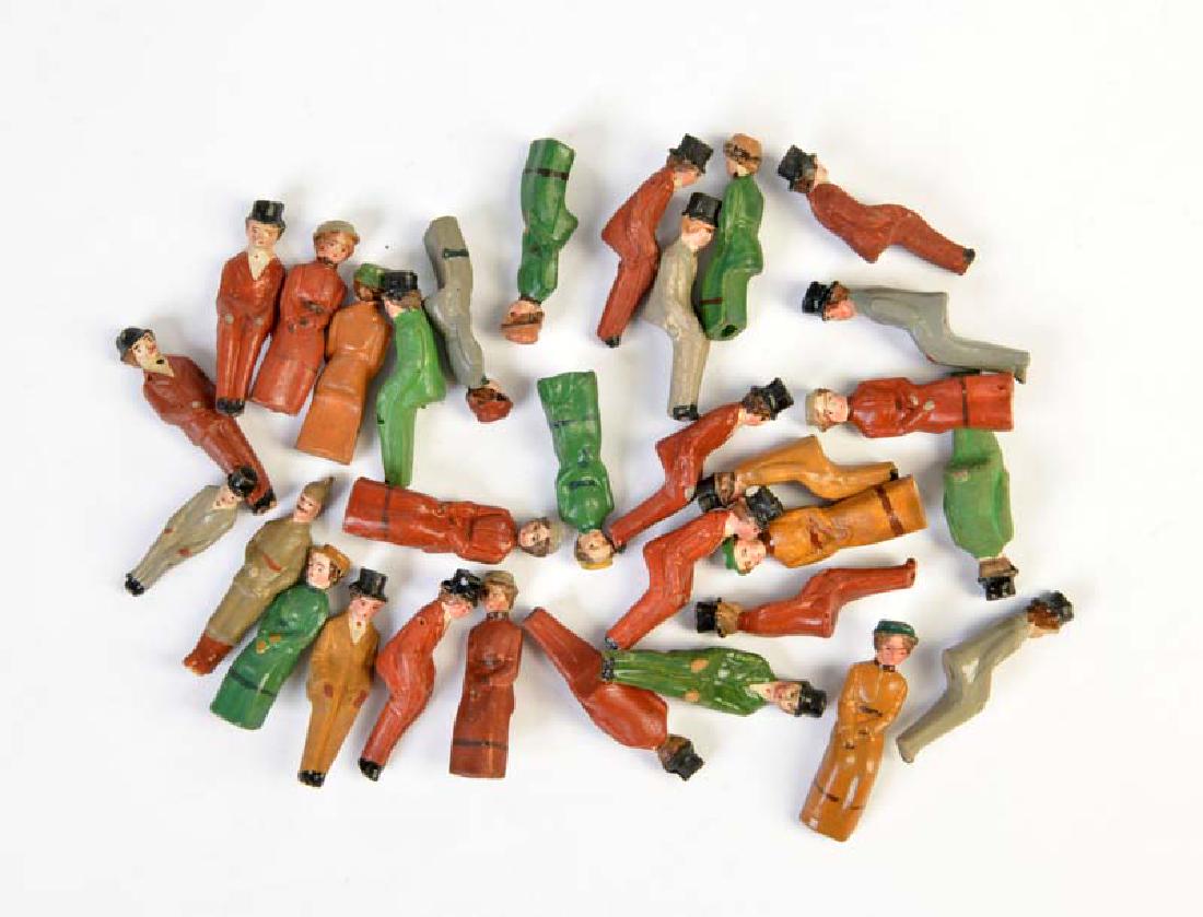 29 sitzende + 2 stehende Figuren (1 of 1)