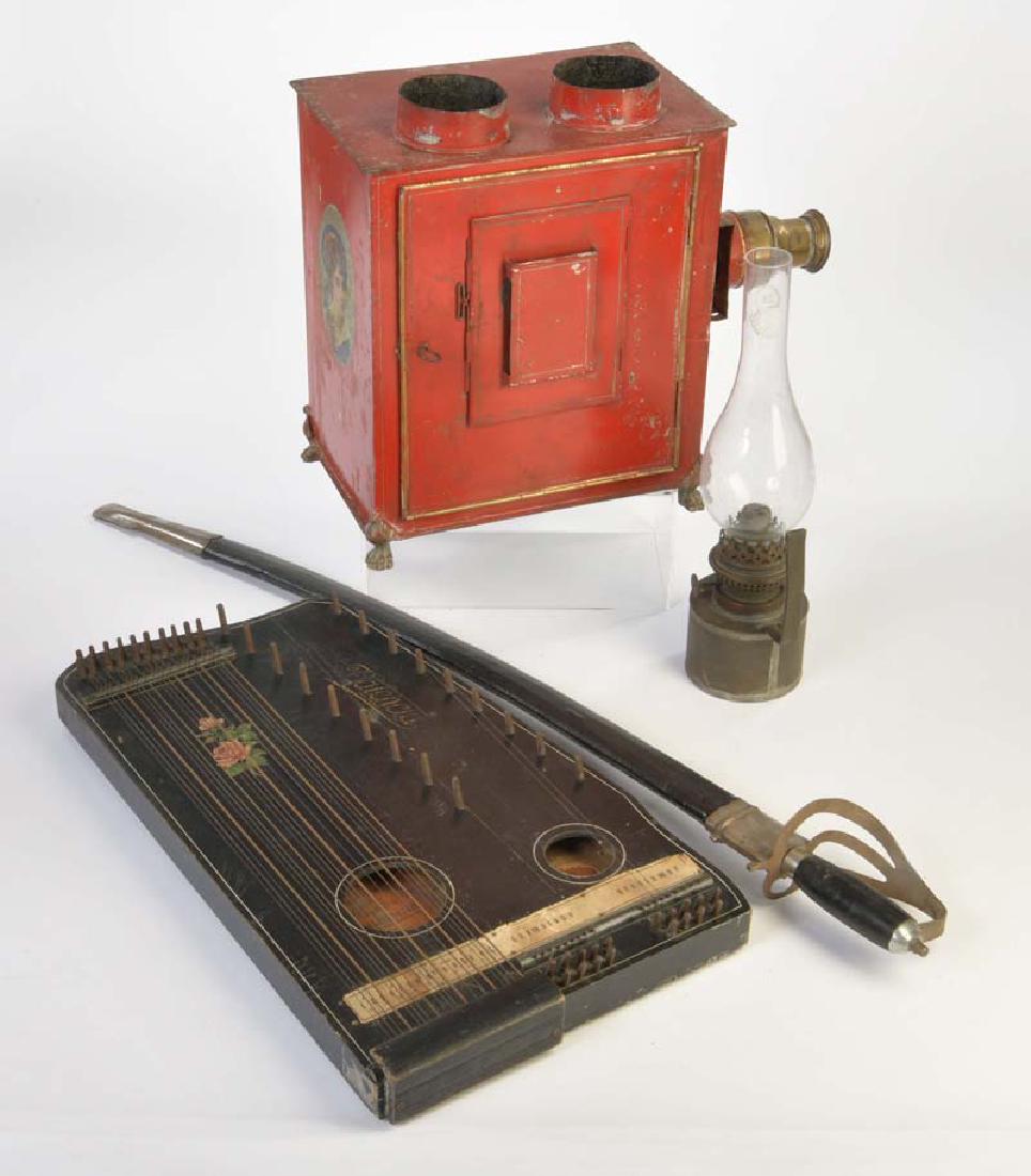 Konvolut Varia: Zither, Saebel, Projektor (1 of 1)