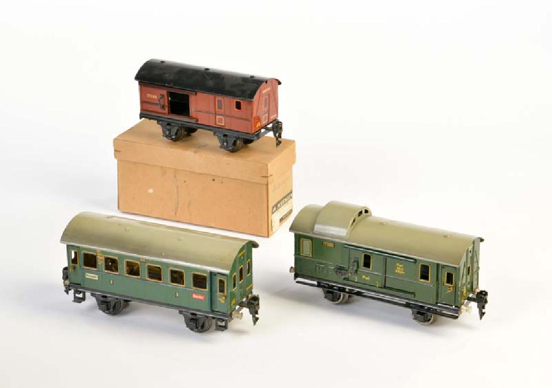 Maerklin, Personenwagen + 2 Gepaeckwagen (1 of 1)