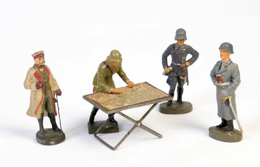 Elastolin + Lineol, 4 Figuren an Kartentisch (1 of 1)