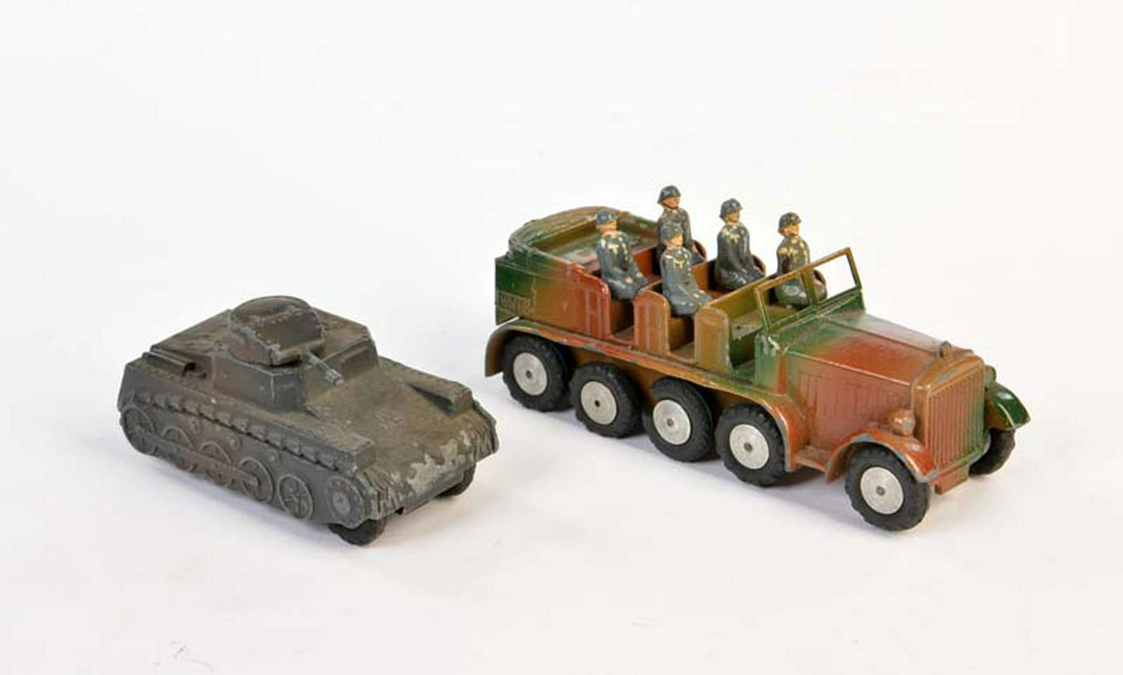 Maerklin, Militaer LKW mit 7 Soldaten + Panzer (1 of 1)
