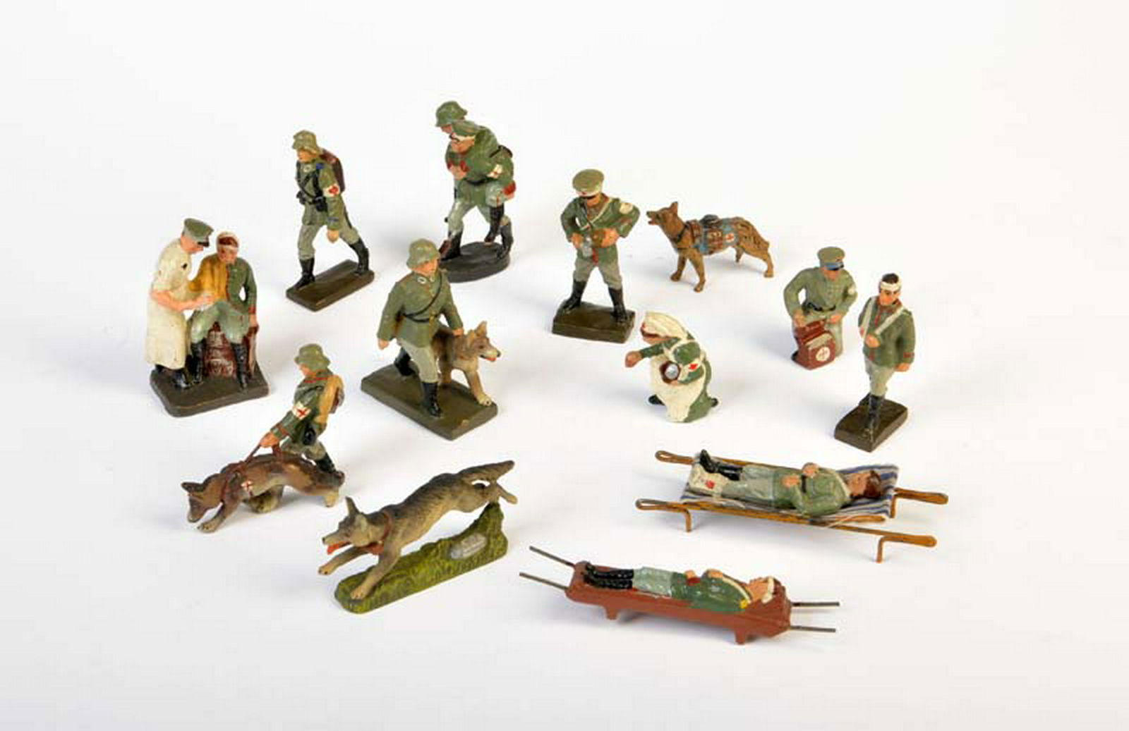 Elastolin, Lineol, 13 Figuren "Lazarett" + 2 Hunde (1 of 1)