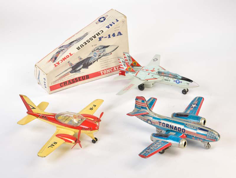 Joustra, Bandai u.a., 3 Flugzeuge (1 of 1)