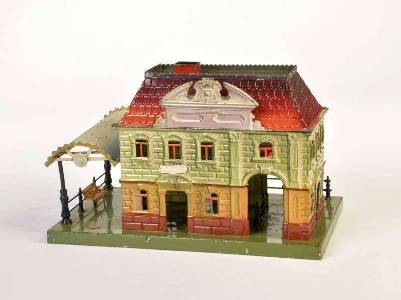 Bing, Bahnhof um 1910: Bing, Railway Station around 1910, Germany pw, tin, paint d. due to age, window foils missing, otherwise good condition