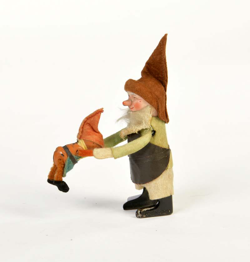 Schuco, Zwerg mit Kind (1 of 1)