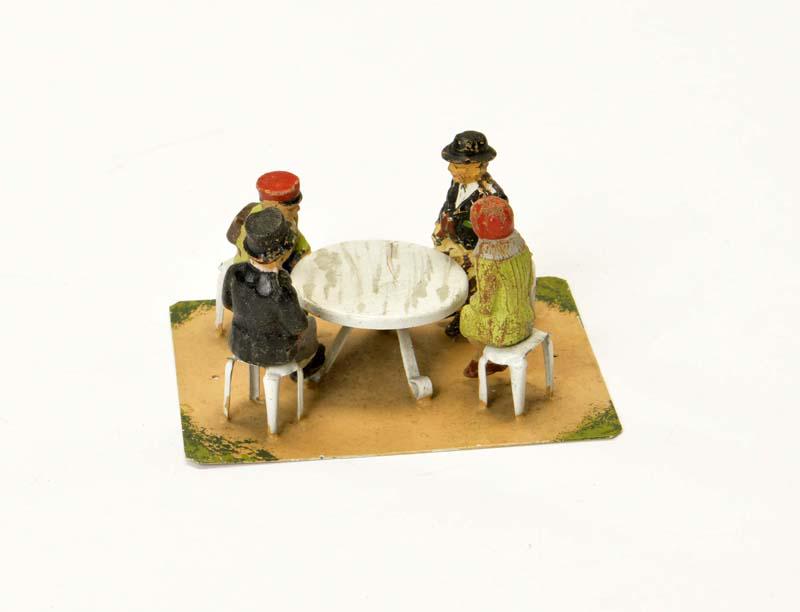 Maerklin, Runder Tisch (1 of 1)