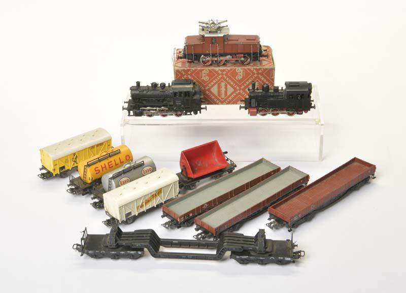 Maerklin, 3 Loks + 9 Gueterwagen (1 of 1)