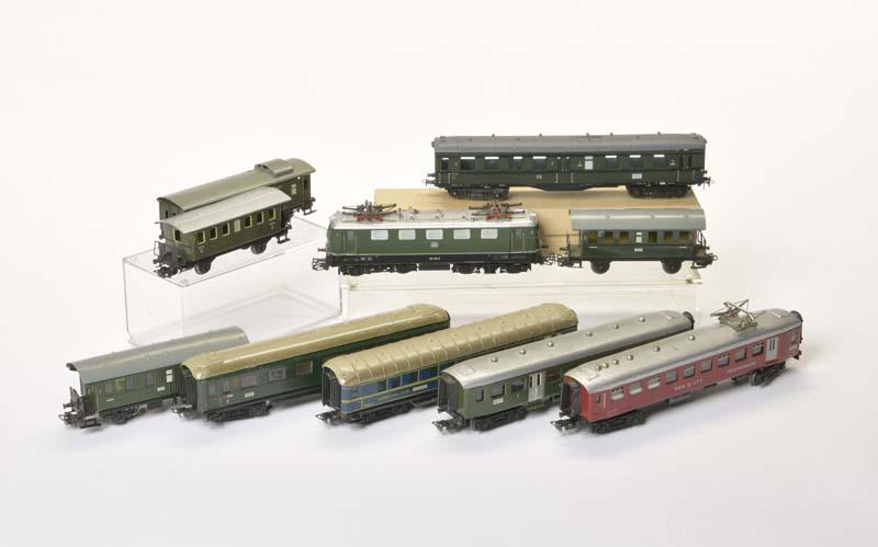 Maerklin, Lok + 9 Waggons (1 of 1)