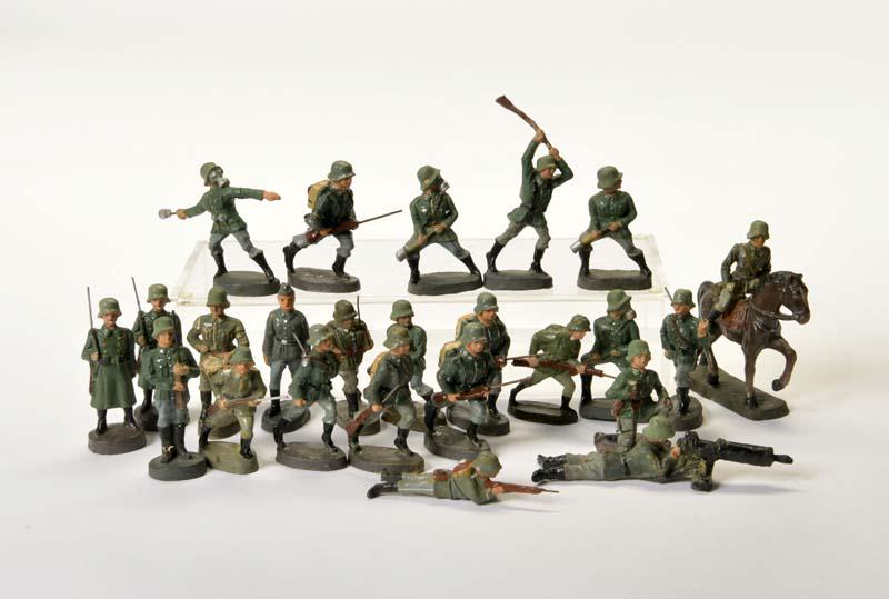 24 Soldaten im Kampf, Reiter u.a. (1 of 1)