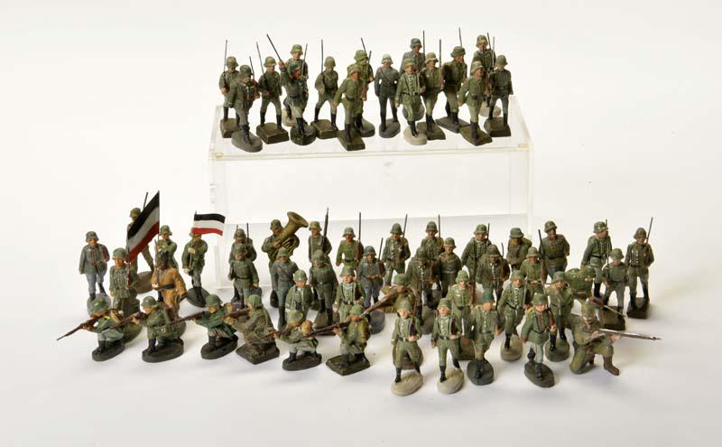 Elastolin u.a., 60 Soldaten, meist marschierend (1 of 1)