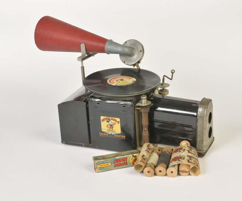 Mickey Mouse Talkie Jecktor Plattenspieler: Mickey Mouse Talkie Jecktor Record Player, USA, with 6 original film rolls + Silly Symphony record, needle missing, min. traces of age, very decorative