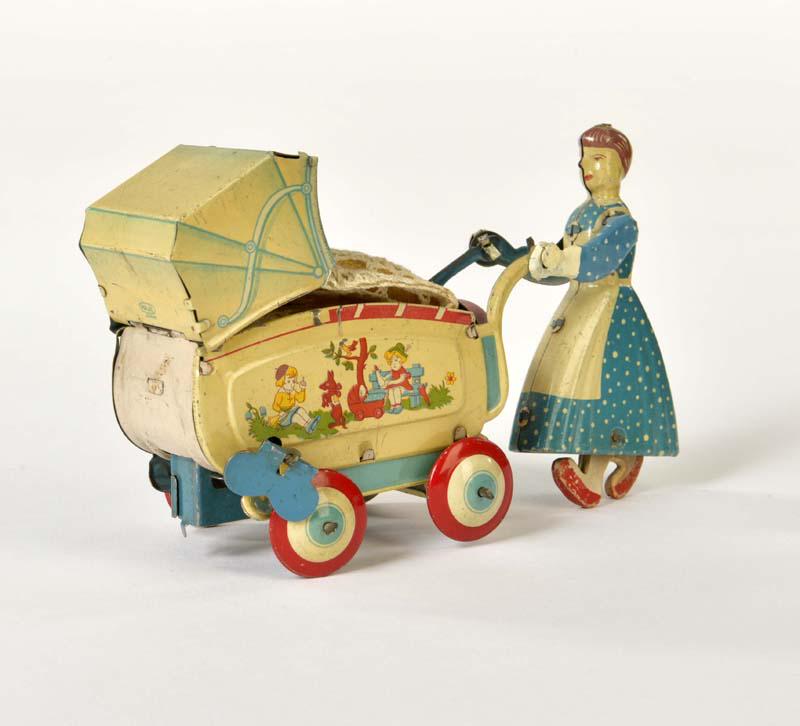 Haji, Frau mit Kinderwagen (1 of 1)