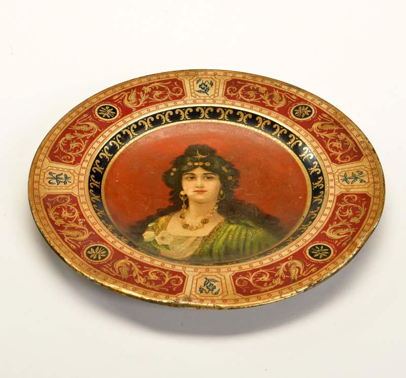 Werbeteller mit Dame (1 of 1)