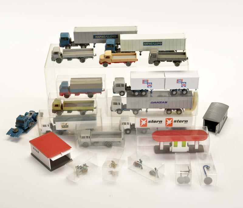 WIking, 13 LKWs + 12x Zubehoer (1 of 1)