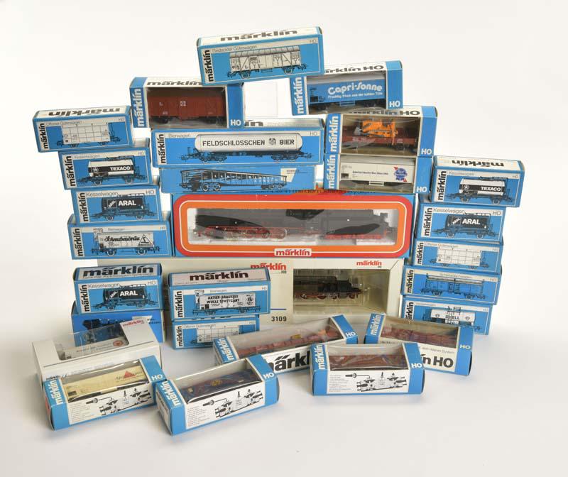 Maerklin, 2 Loks + 27 Gueterwagen (1 of 1)