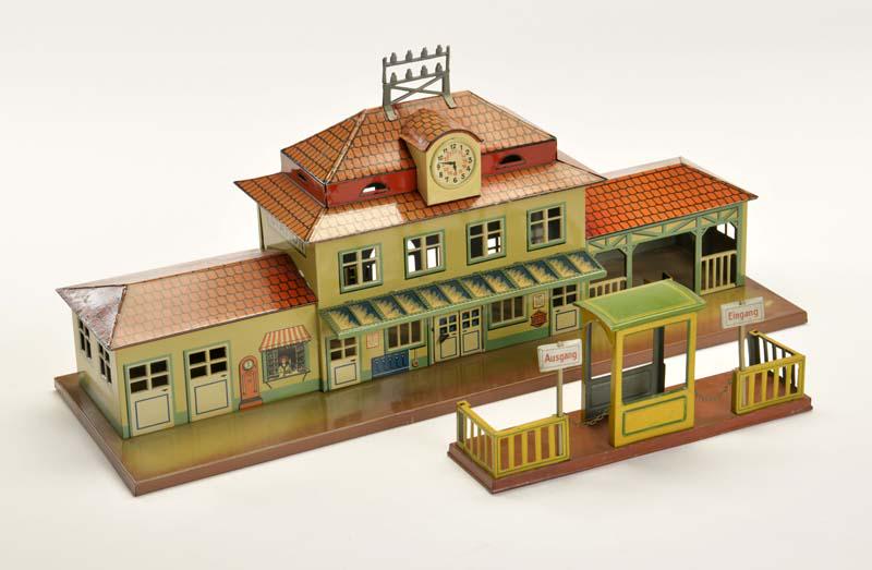 Distler, Bahnhof + Sperre (1 of 2)