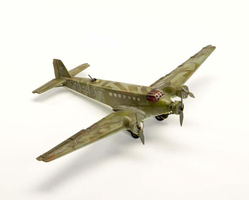 JU 52 Holzmodell (1 of 2)