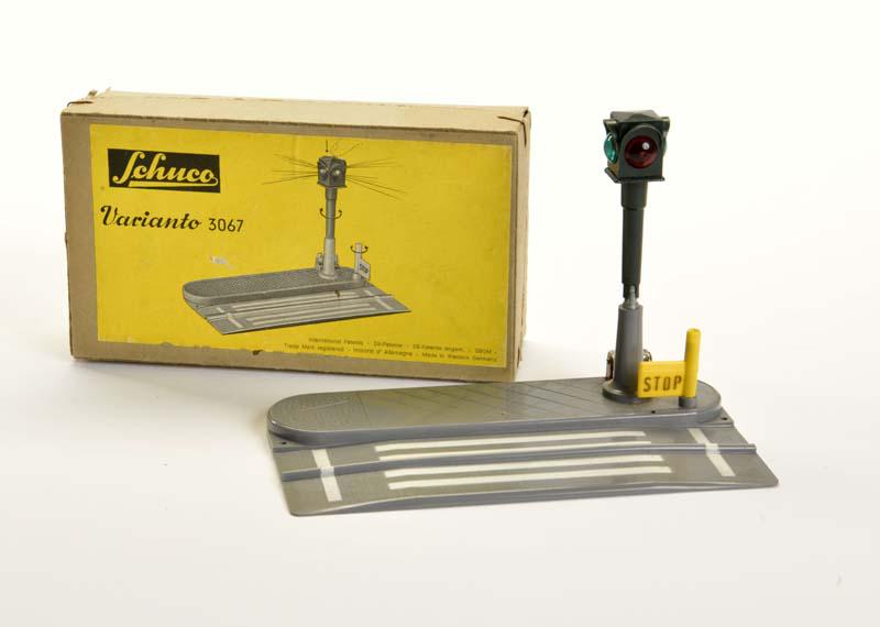 Schuco, Varianto 3067 Fussgaenger ueberweg: Schuco, Varianto 3067 Pedestrian Crossing, W.-Germany, plastic, box C 1, C 1