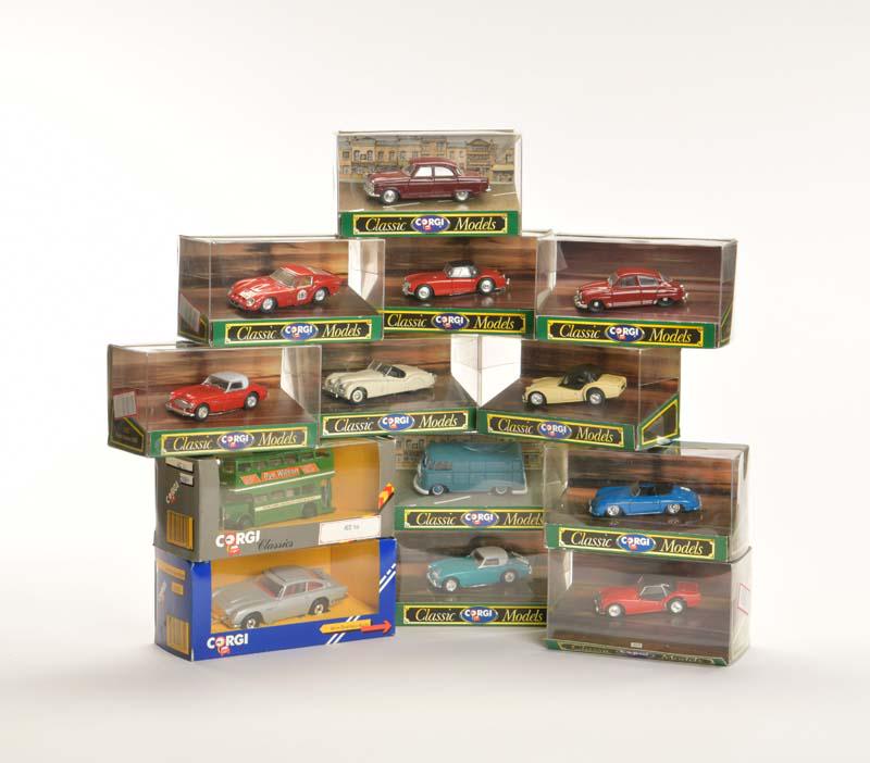 Corgi Classics, 13 Fahrzeuge, James Bond u.a. (1 of 1)