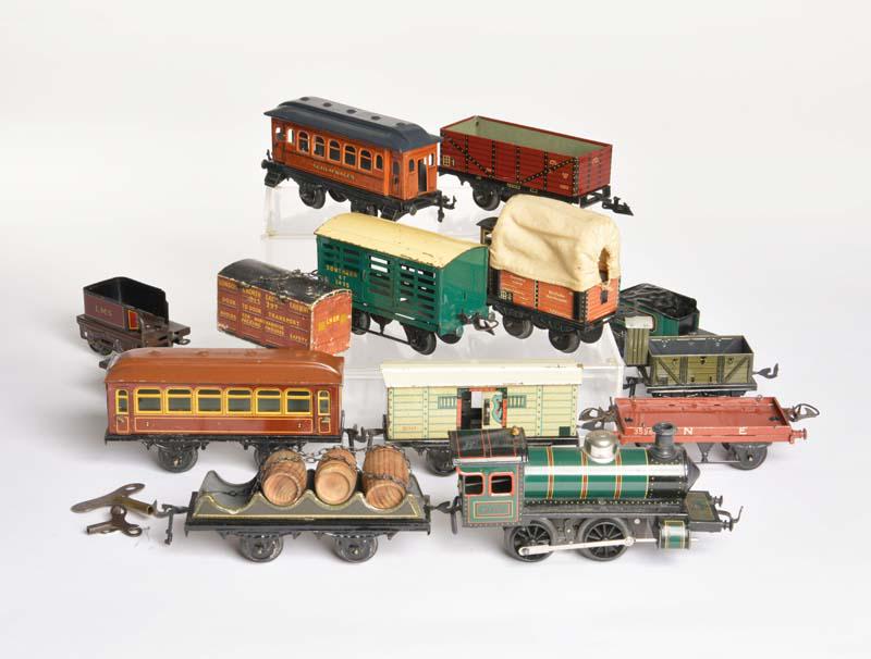Bing u.a., Lok + 9 Wagen: Bing a.o., Loco + 9 Wagons, Germany a.o., gauge 0, tin, paint d., C 2-3