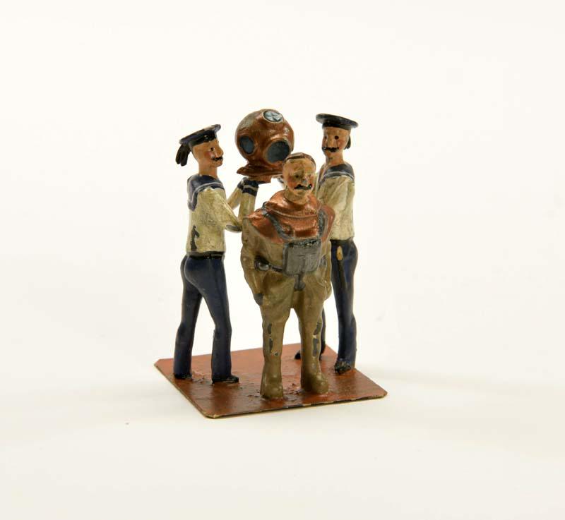2 Matrosen mit Taucher: 2 Sailors with Diver, Germany, pewter, min. paint d.