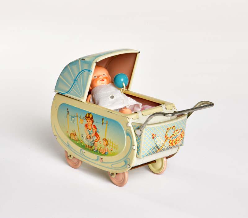 Voith ?, Puppenwagen + Puppe (1 of 3)