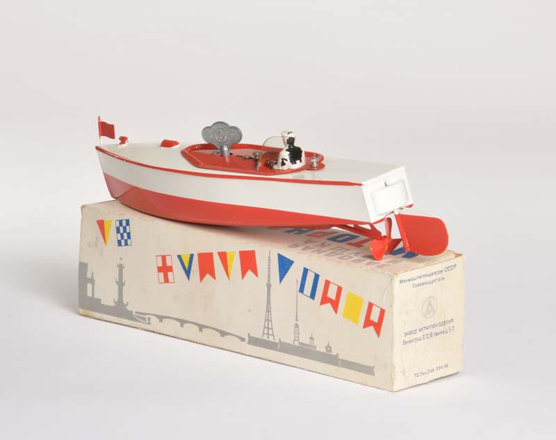 Leningrad Metal Works, Rennboot: Leningrad Metal Works, Speedboat, UssR, tin, cw ok, min. paint d. on driver, box, otherwise C 1