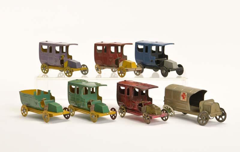 Charles Rossignol, 7 Penny Toy Fahrzeuge (1 of 1)