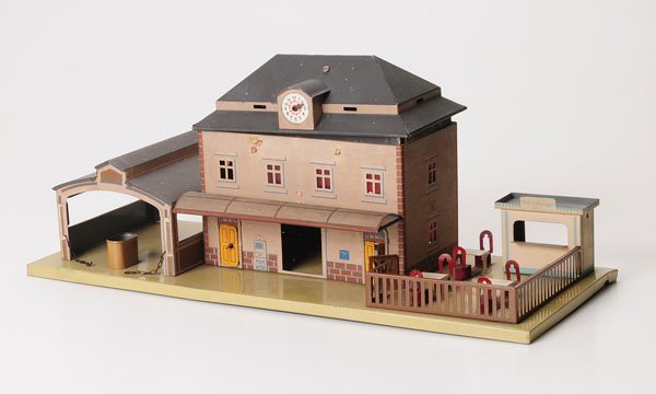 Bing: Bing, station C-6193, Germany prewar, 1932, tin, minimal paint damage, otherwise good, Deutsche Beschreibung: Bing, Bahnhof C -6193, Germany VK, 1932, 47 cm, Blech, minimale Lackmängel, sonst gut, (2