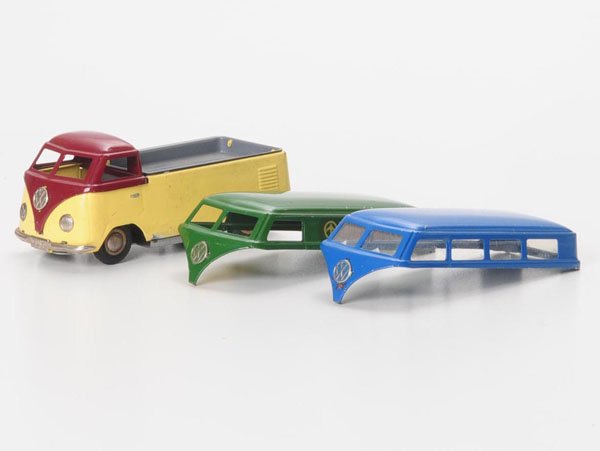 DUX: DUX, VW Bus with 2 tops, W-Germany, tin, windup ok, paint damage, condition 2-, Deutsche Beschreibung: DUX, VW Bus mit 2 Oberteilen, W-Germany, 12 cm, Blech, Uhrwerk ok, Lackmängel, Z 2-, (496)