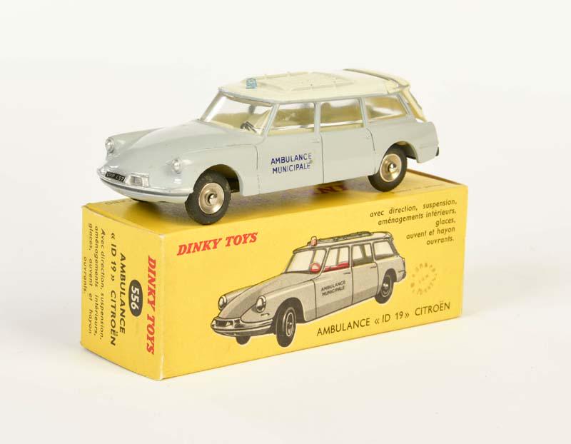 Dinky Toys, 556 Ambulance ID 19 Citroen (1 of 2)