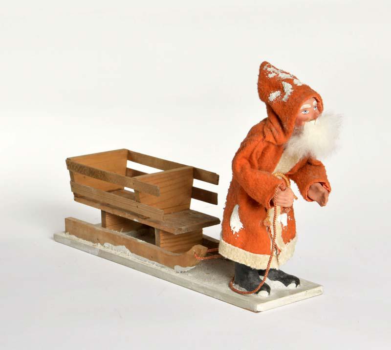 Erzgebirge, Weihnachtsmann mit Schlitten (1 of 1)