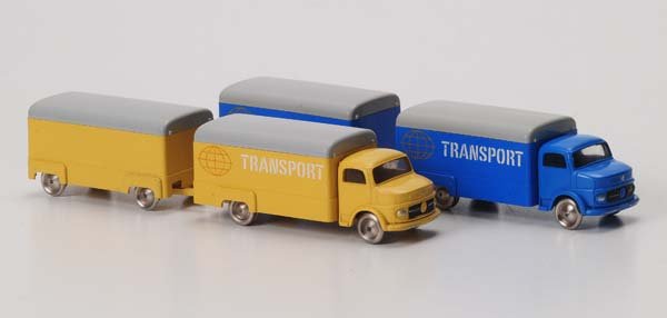 Lego: Lego, 2 Mercedes furniture transport, Denmark, plastic, condition 1-, Beschreibung: Lego, 2 Mercedes Möbeltransporter, Denmark, je 14 cm, Kunststoff, Z 1-, (2625)