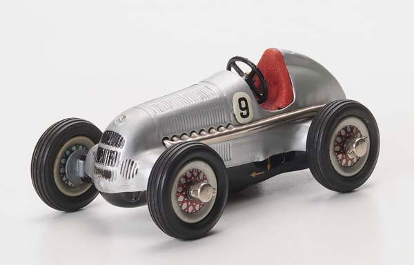 Schuco: Schuco, Studio 1050, US Z. Germany, 15cm, tin, windup ok, silver, minimal paint damages, condition 1- Beschreibung: Schuco, Studio 1050 in silber, US Z. Germany, 15cm, Blech, Uhrwerk ok, minimale Lack