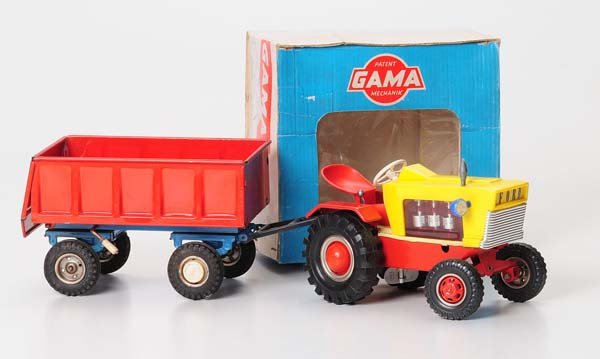 Gama: Gama, Ford tractor with trailer, W.-Germany, 42cm, mixed construction, windup ok, original box condition 2, condition 1- Beschreibung: Gama, Ford Traktor mit Anhänger, W.-Germany, 42cm, Gemischtbauwe