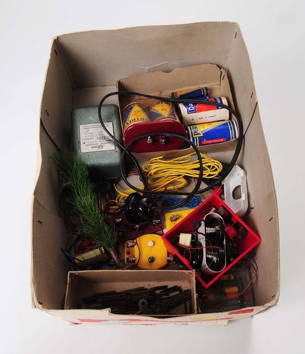 Schuco: Schuco, electric accessories, W.-Germany, mixed condition Beschreibung: Schuco, Elektronisches Zubehör, W.-Germany, gemischter Zustand (2739)