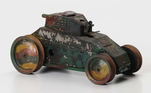 Marklin: Märklin, Tank, Germany prewar, tin, windup defective, paint damage, chains missing, condition 3- Beschreibung: Märklin, Panzer, Germany VK, 21cm, Blech, Uhrwerk defekt, Lackmängel, Ketten fehlen, Z