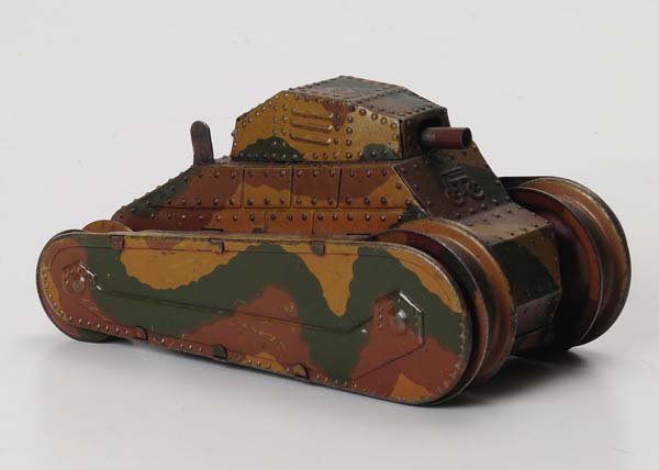 Marklin: Märklin, Tank, Germany prewar, tin, windup ok, chains missing, condition 2-3 Beschreibung: Märklin, Panzer, Germany VK, 16cm, Blech, Uhrwerk ok, Ketten fehlen, Z 2-3 (2747)