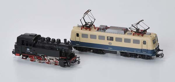Marklin: Marklin, 2 Loks, W.-Germany, gauge H0, tin, good condition, Deutsche Beschreibung: Märklin, 2 Loks, W.-Germany, Spur H0, Blech, guter Zustand, (2645)