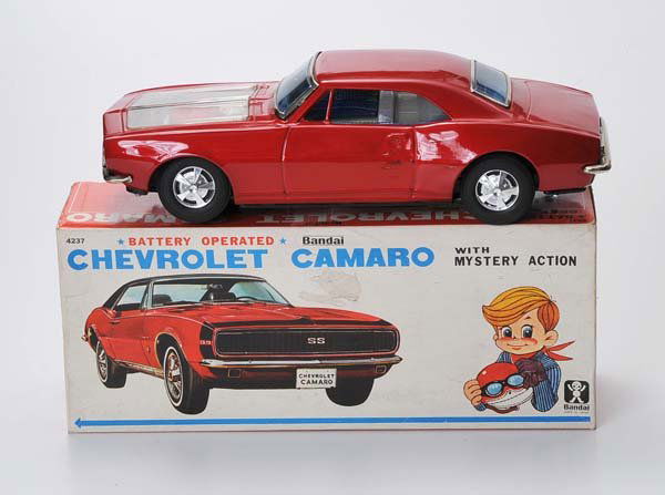 Bandai: Bandai, Chevrolet Camaro, Japan, tin, electric drive not checked, original box condition 1-, one side paint damage, otherwise very good, Deutsche Beschreibung: 1 Bandai, Chevrolet Camaro, Japan, 28 c