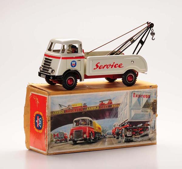Arnold: Arnold. Tow truck. 32cm. friction ok. original box condition 2-3. condition 1-2 Deutsche Beschreibung: Arnold. Service-Abschleppwagen. 32cm. Friktion ok. Okt Z 2-3. Z 1-2