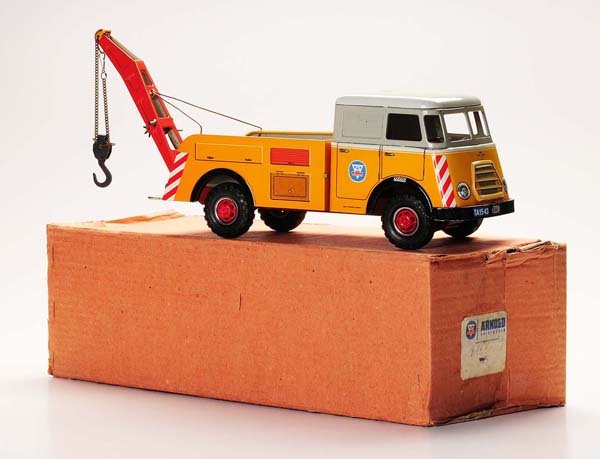 Arnold: Arnold. Tow truck. W.-Germany. friction ok. with horn. original box condition 1-2. condition 1- Deutsche Beschreibung: Arnold. Abschleppwagen. 38cm. W.-Germany. Friktion ok. mit Hupe. Okt Z 1-2. Z 1-