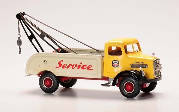 Arnold: Arnold. Tow truck. W.-Germany. drivers cab out of plastic. small scratch in door. condition 1-2 Deutsche Beschreibung: Arnold. Abschleppwagen. 32cm. W.-Germany. Führerhaus aus Kunststoff. kleiner Ris