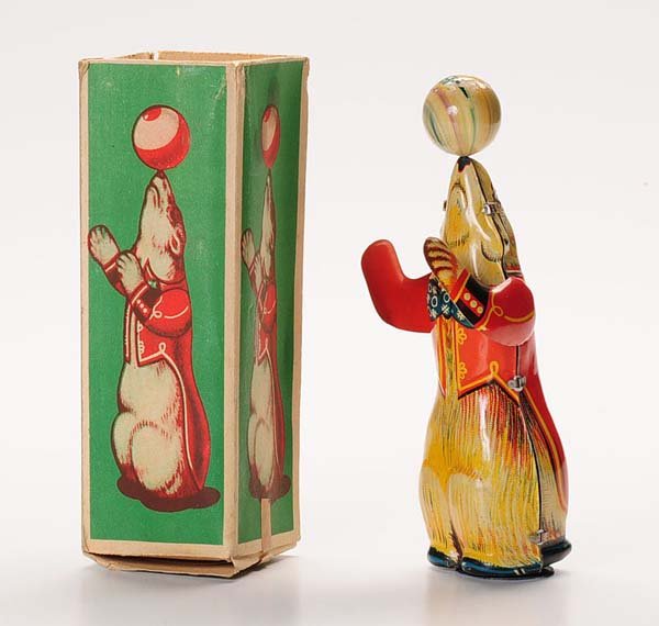 Höfler: Höfler. Bear with ball. US Zone Germany. windup ok. colored lithography. clips of original box missing. condition 1 Deutsche Beschreibung: Höfler. Bär mit Ball. US Zone Germany. 16cm. Uhrwerk ok. b