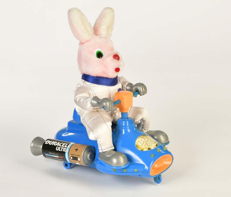 Duracell Hase auf Space Scooter