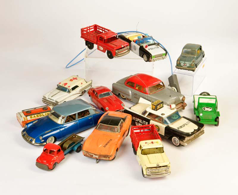 Bandai u.a., 12 Fahrzeuge (1 of 1)