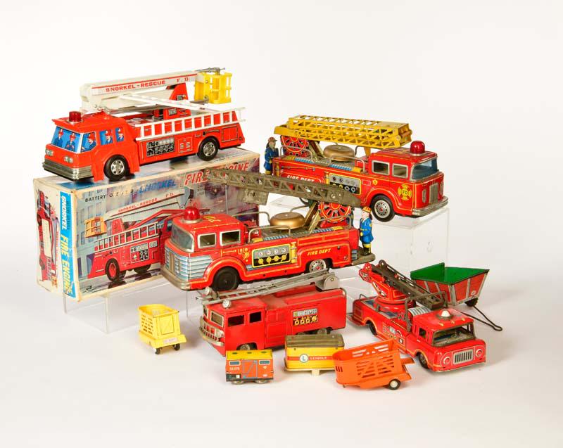 Konvolut Blechspielzeug, meist Feuerwehren (1 of 1)
